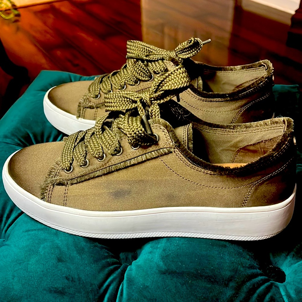 Mossimo Satin Material Sneaker. Olive Color.